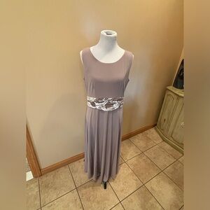 Jessica Howard Maxi Dress Taupe with White Floral Accent around Waist Size 14